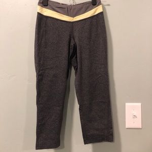 ⭐️ Comfortable cropped yoga pants